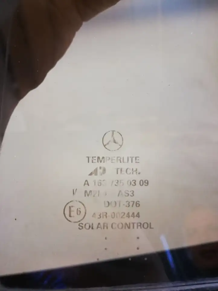 Mercedes-Benz ML W163 (1997 - 2005) A1637350309 Форточка двери — фото 2