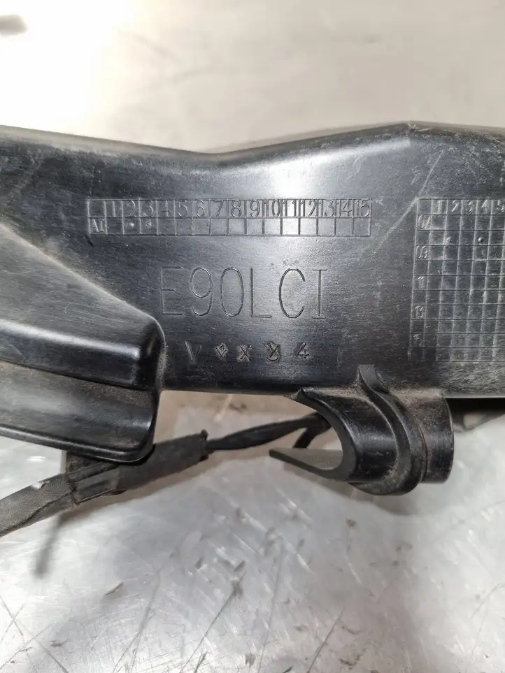 BMW 3 E90 E91 (2005 - 2012) 7138402 Кронштейн передней фары — фото 4