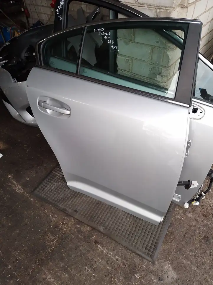Toyota Avensis T270 (2015 - 2018) 1F7 Задняя дверь — фото 2