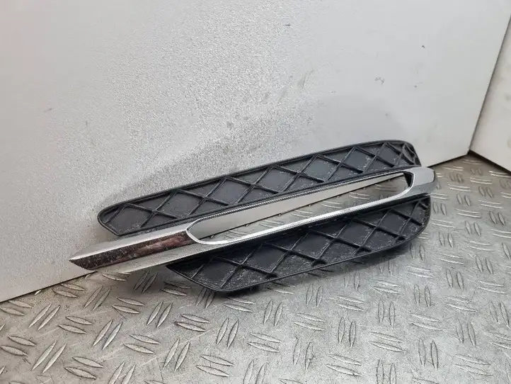 Mercedes-Benz C W204 (2007 - 2014) Нижняя решетка переднего бампера — фото 1