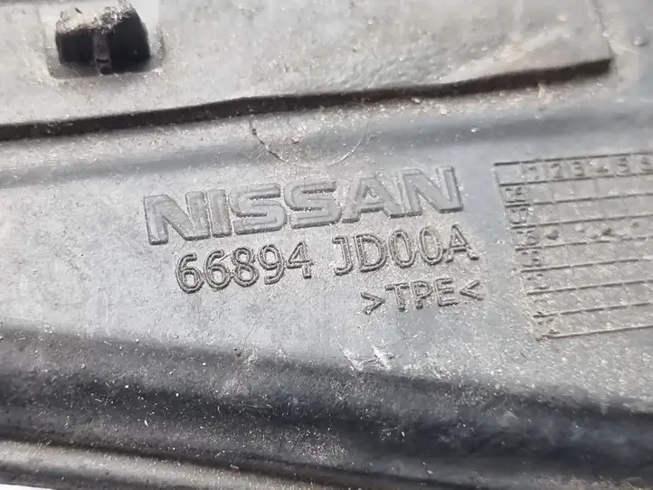 Nissan Qashqai (2006 - 2010) 66894JD00A Накладка стоек лобового стекла — фото 2