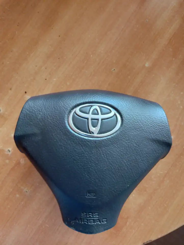 Toyota Corolla Verso E121 (2004 - 2007) Подушка безопасности руля — фото 1