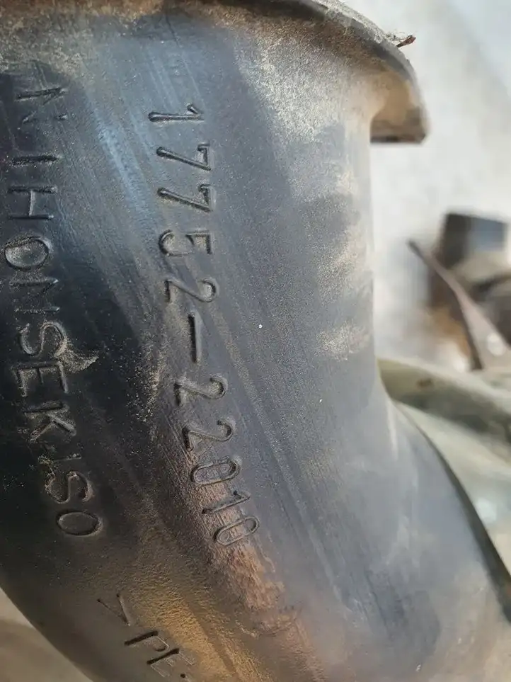 Toyota MR2 (W30) III (2000 - 2007) 1775222010 Трубка подачи воздуха — фото 2