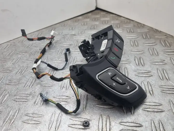 Land Rover Evoque I (2011 - 2015) BJ3213D767CC1 Кнопки на рулевом колесе — фото 2