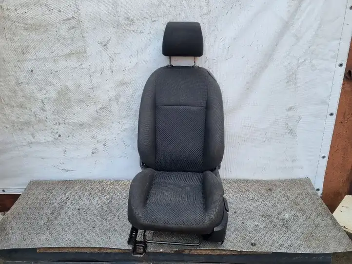 Ford Focus (2005 - 2008) Переднее сиденье пассажира — фото 1