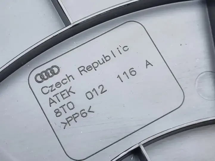 Audi A4 S4 B8 8K (2007 - 2011) 8T0012116A Крышка ящика аккумулятора — фото 2