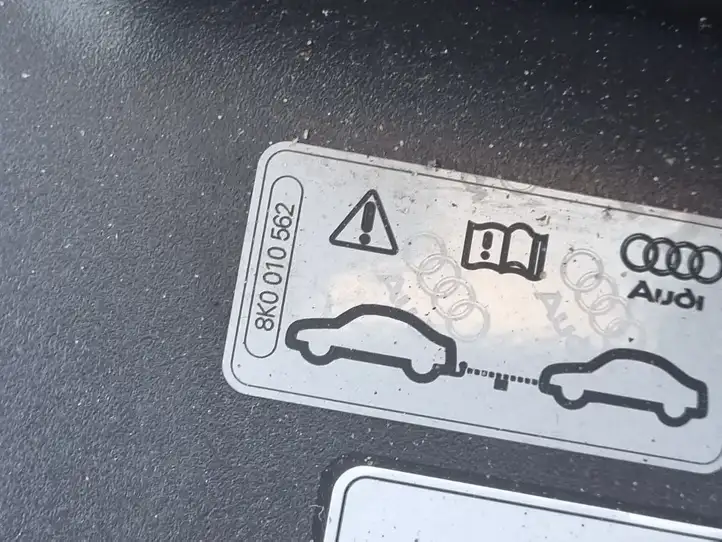 Audi A4 S4 B8 8K (2007 - 2011) 8T0012116A Крышка ящика аккумулятора — фото 4