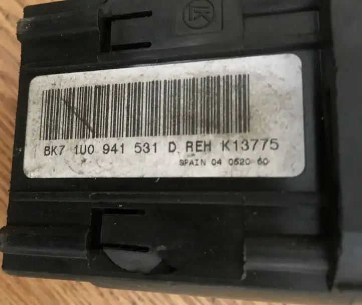 Skoda Octavia Mk2 (1Z) (2004 - 2013) BK71U0941531 Включатель фонарей — фото 3