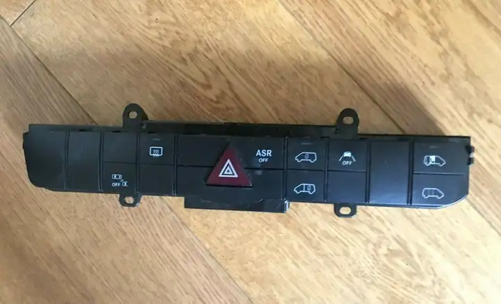 Mercedes-Benz Sprinter W906 (2006 - 2018) A9069051601 Включатель аварийных фонарей — фото 1