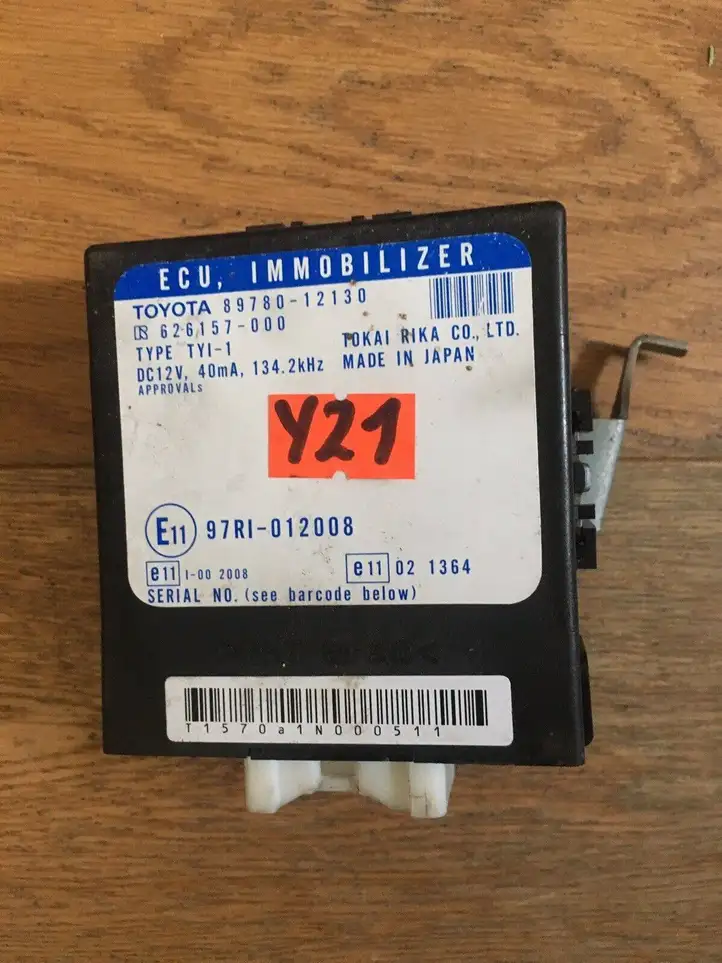 Toyota Corolla E120 E130 (2000 - 2004) 8978012130 Блок иммобилайзера — фото 2