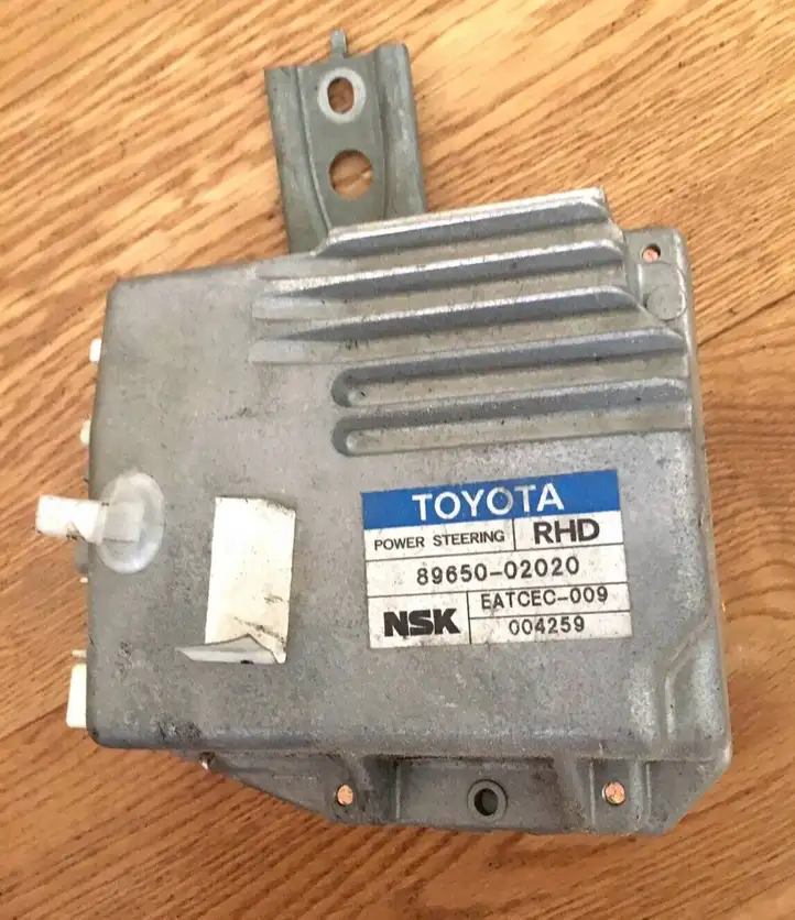 Toyota Corolla E120 E130 (2000 - 2004) 8965002020 Блок управления усилителем руля — фото 1