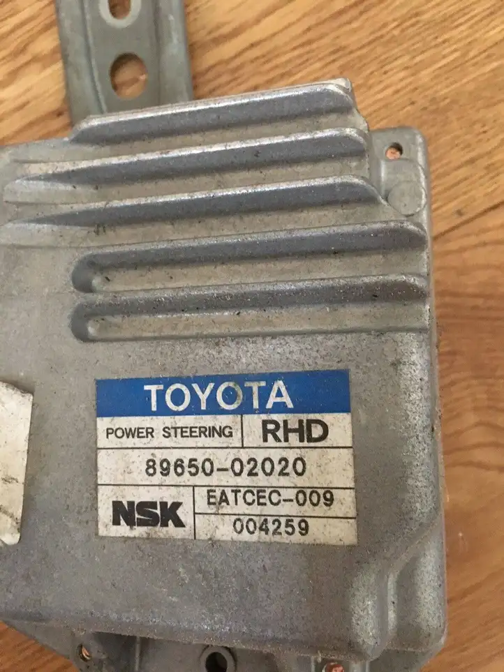 Toyota Corolla E120 E130 (2000 - 2004) 8965002020 Блок управления усилителем руля — фото 3
