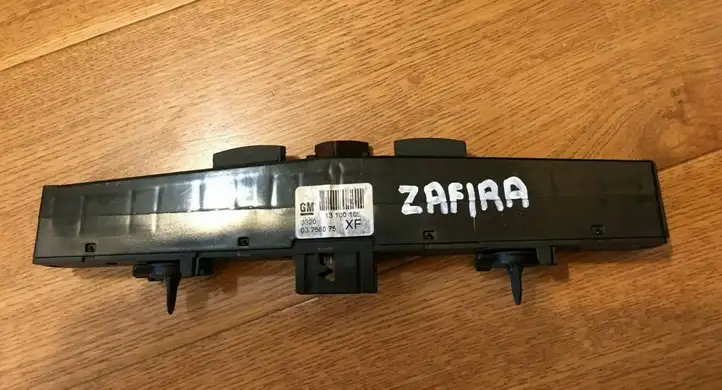 Opel Zafira B (2008 - 2014) 03758075 Включатель аварийных фонарей — фото 1