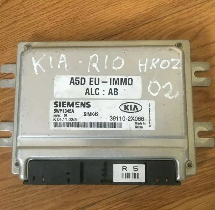 Kia Rio (2002 - 2005) 39110-2X066 Блок управления двигателем (ЭБУ) — фото 1