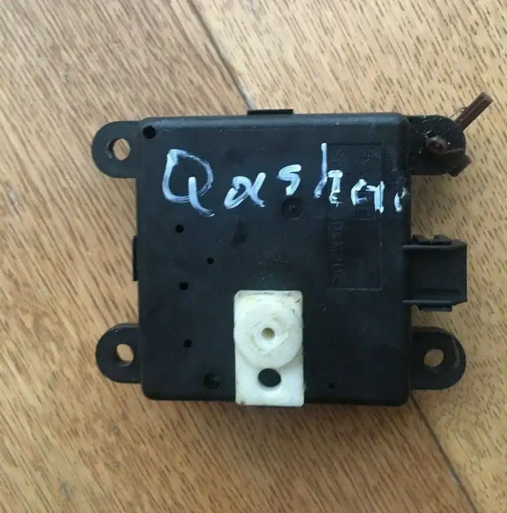 Nissan Qashqai (2006 - 2010) 3K01030840 Двигатель задвижки потока воздуха — фото 1