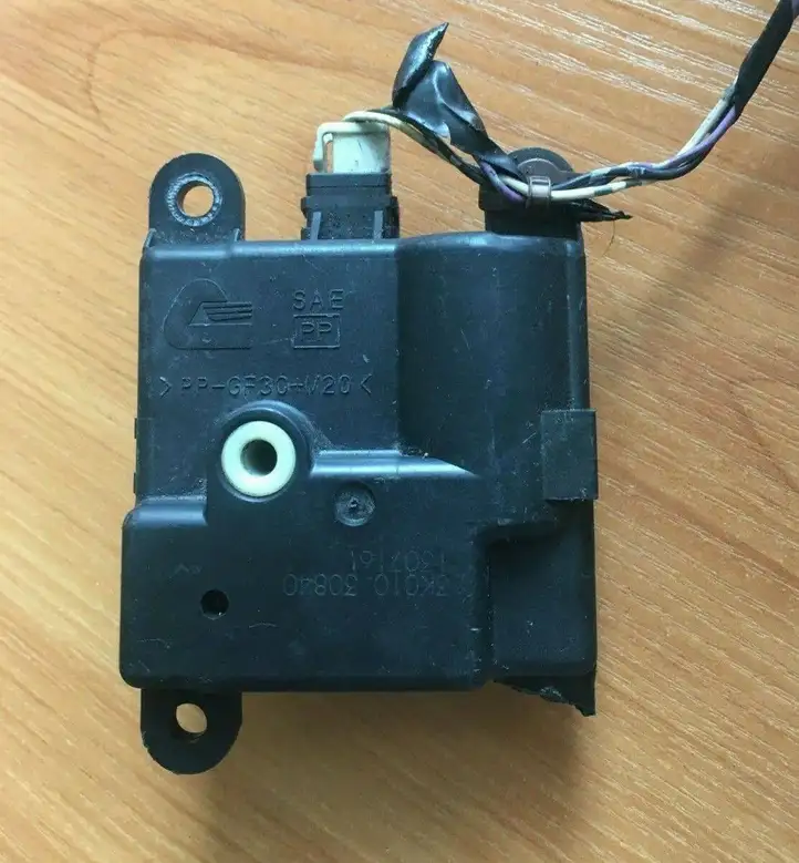 Nissan Qashqai (2006 - 2010) 3K01030840 Двигатель задвижки потока воздуха — фото 2
