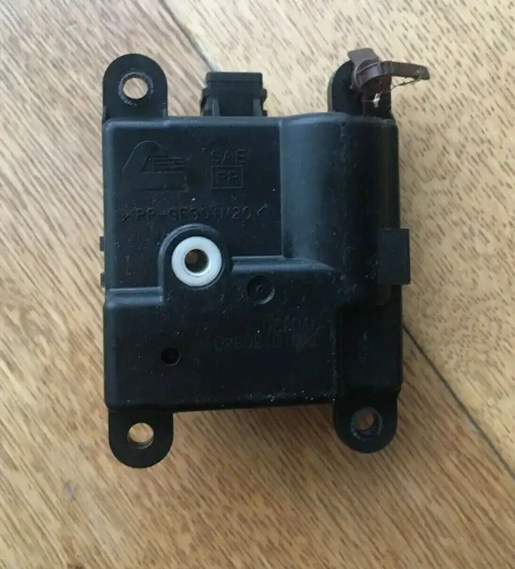 Nissan Qashqai (2006 - 2010) 3K01030840 Двигатель задвижки потока воздуха — фото 4