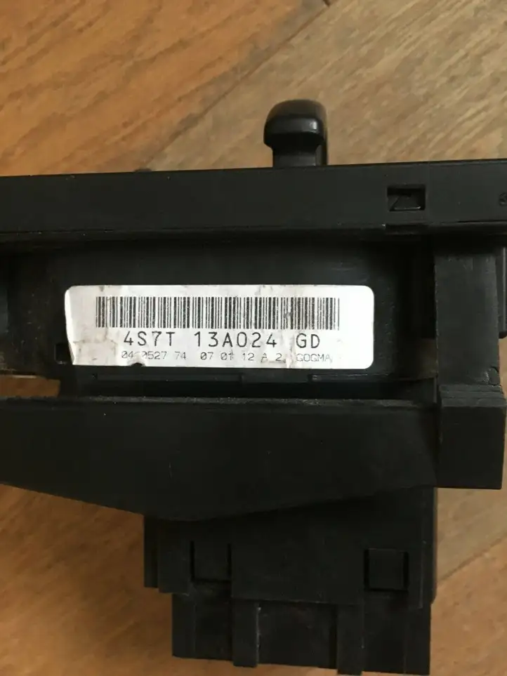 Ford Mondeo Mk III (2000 - 2007) 4S7T13A024GD Включатель фонарей — фото 2