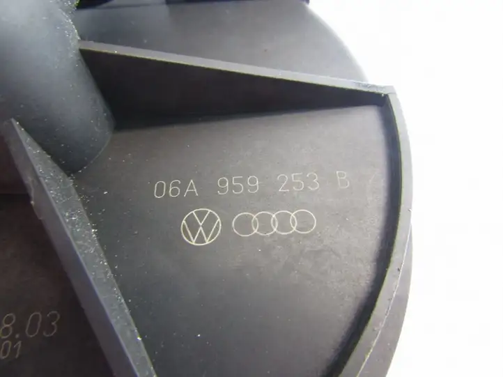 Volkswagen Bora (1998 - 2005) Насос вторичного воздуха — фото 3