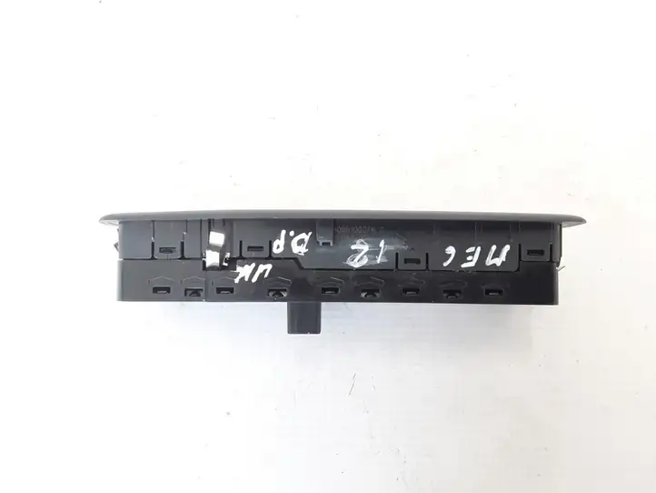 Renault Megane III (2009 - 2016) 809610007R Блок кнопок стеклоподъемников — фото 2