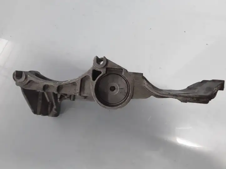 Renault Laguna III (2007 - 2015) 8200669495 Кронштейн генератора — фото 3