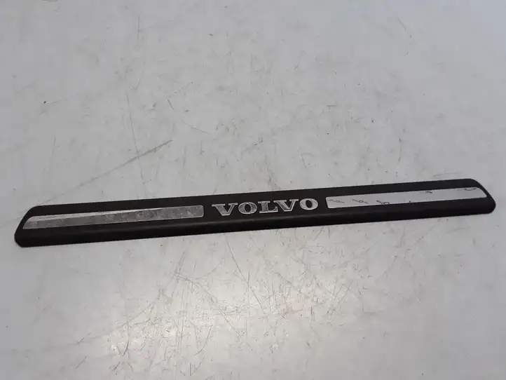 Volvo V60 (2010 - 2013) Внутренняя отделка переднего порога — фото 1