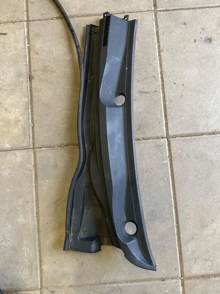 Toyota Corolla Verso AR10 (2004 - 2009) 557820F010 Жабо стеклоочистителей — фото 1