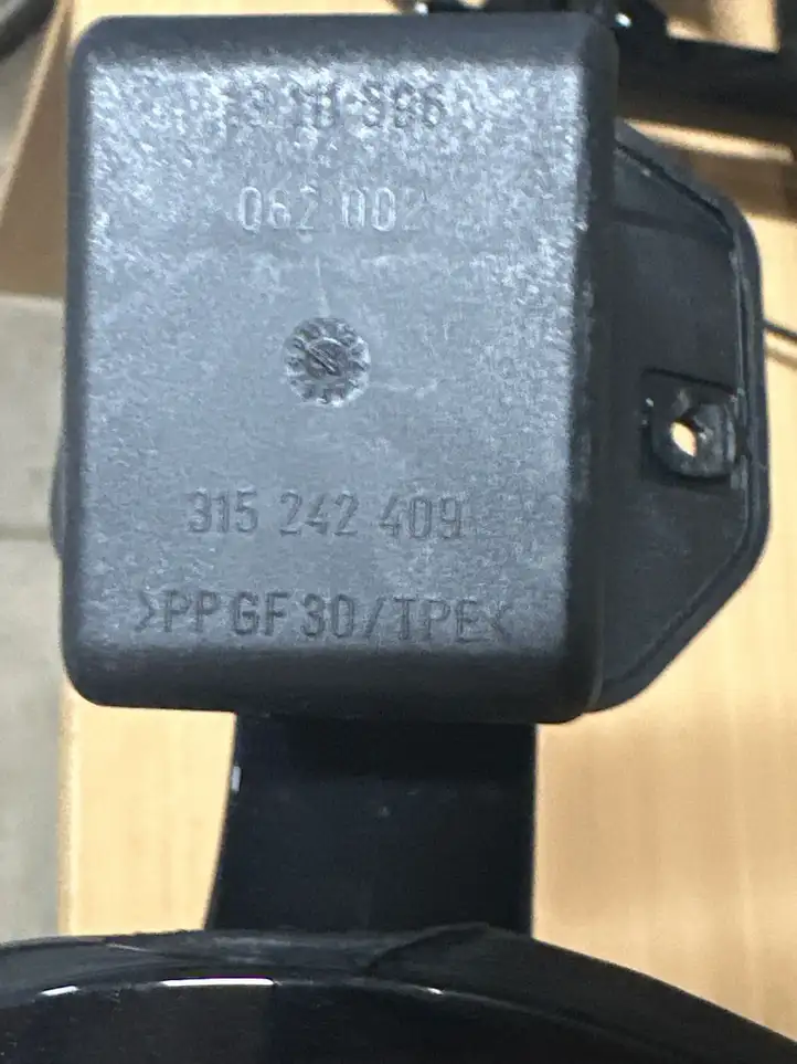 Opel Astra H (2004 - 2009) 315242409 Крышка топливного бака — фото 2