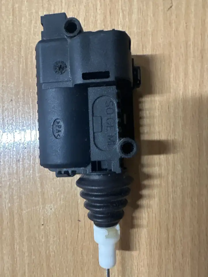 Opel Astra H (2004 - 2009) PA6GF30 Замок крышки топливного бака — фото 1