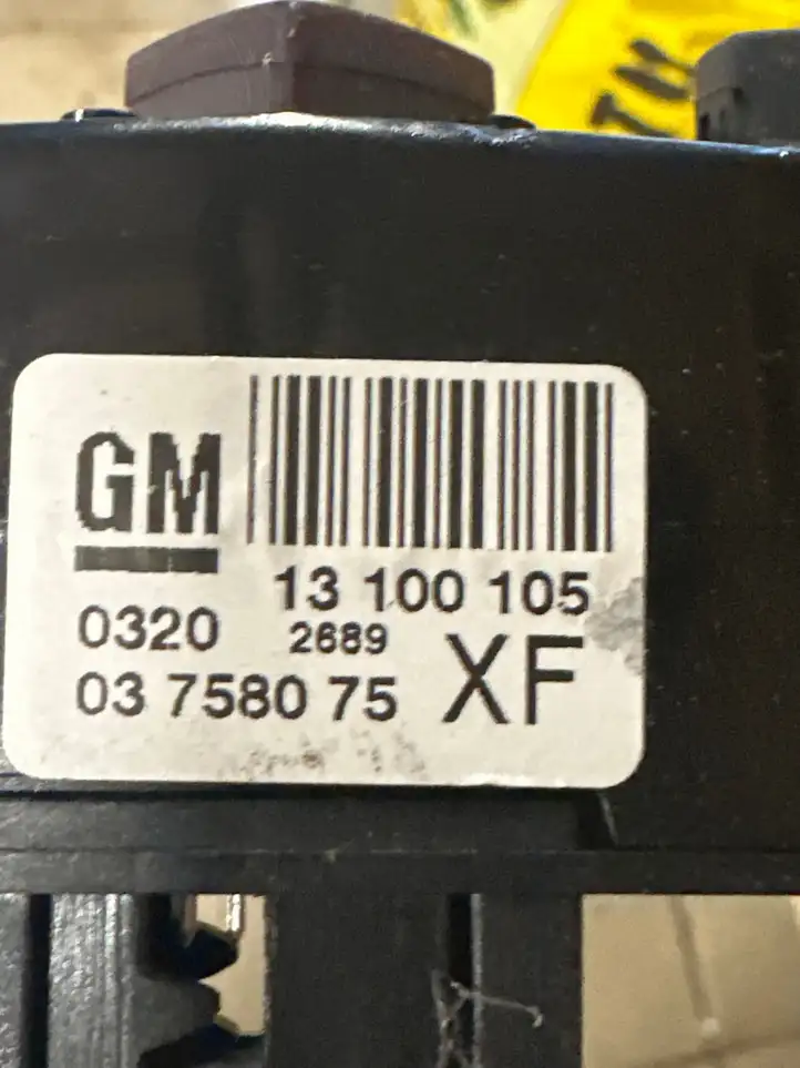 Opel Astra H (2004 - 2009) 03758075 Включатель аварийных фонарей — фото 2