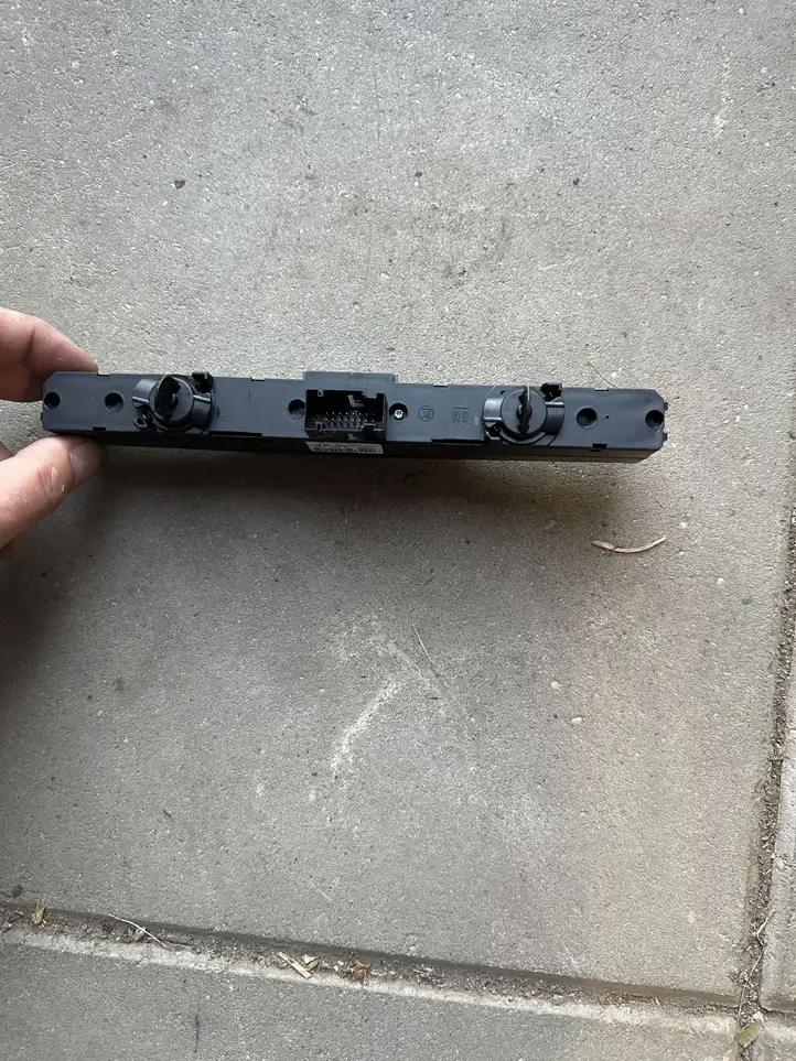 Opel Astra H (2004 - 2009) 03758075 Включатель аварийных фонарей — фото 3