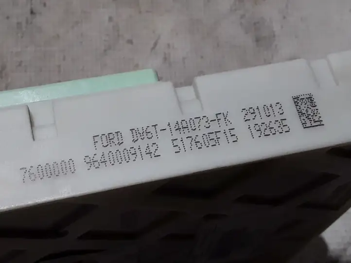Ford Kuga II (2013 - 2019) DV6T14A073FK Блок предохранителей — фото 3