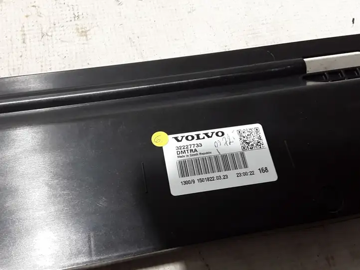 Volvo XC40 (2017 - ) 32227733 Дефлектор воздуха — фото 3