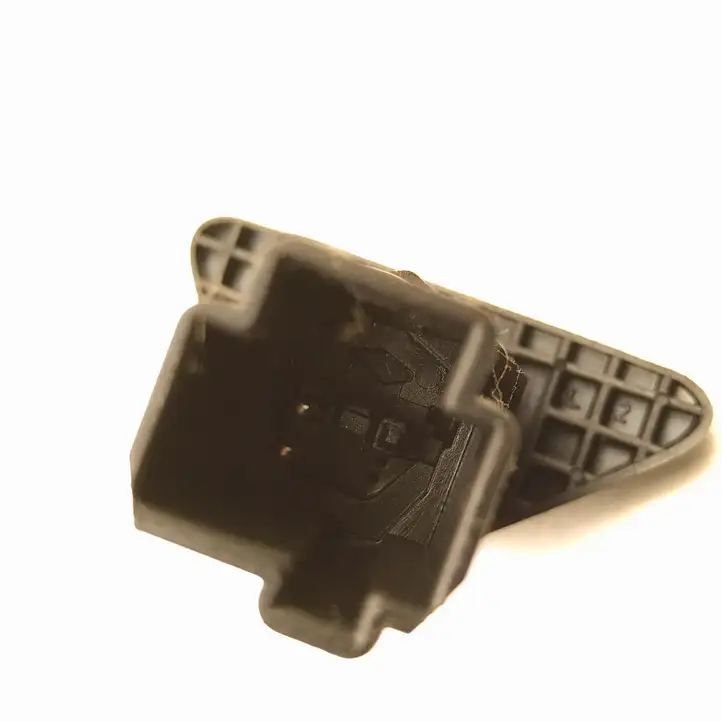 Ford Focus (1998 - 2004) 98AG198514AC Кнопка закрытия крышки багажника — фото 2