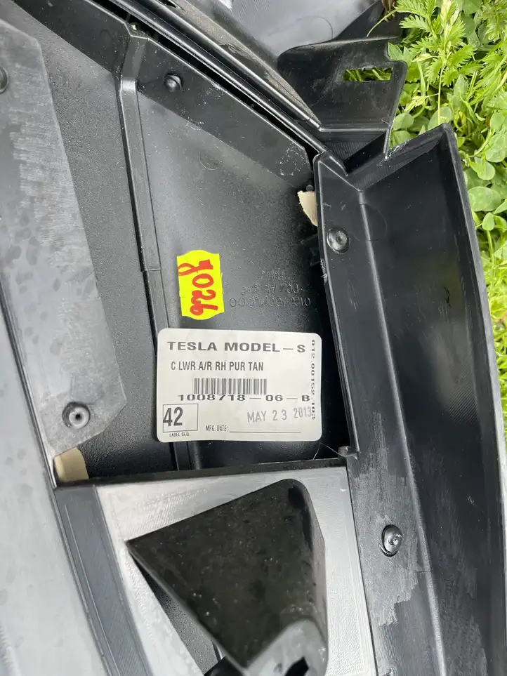 Tesla Model S (2012 - 2016) 100871806B Внутренняя отделка заднего порога — фото 2