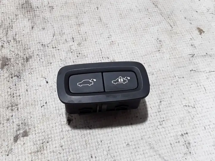 Volvo XC90 (2019 - ) 31674801 Кнопка закрытия крышки багажника — фото 1
