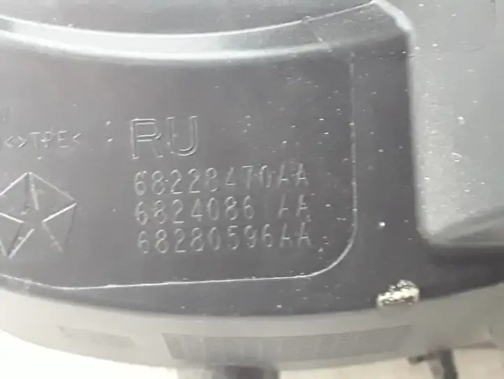 Chrysler Pacifica (2016 - ) 68228470AA Крышка топливного бака — фото 2