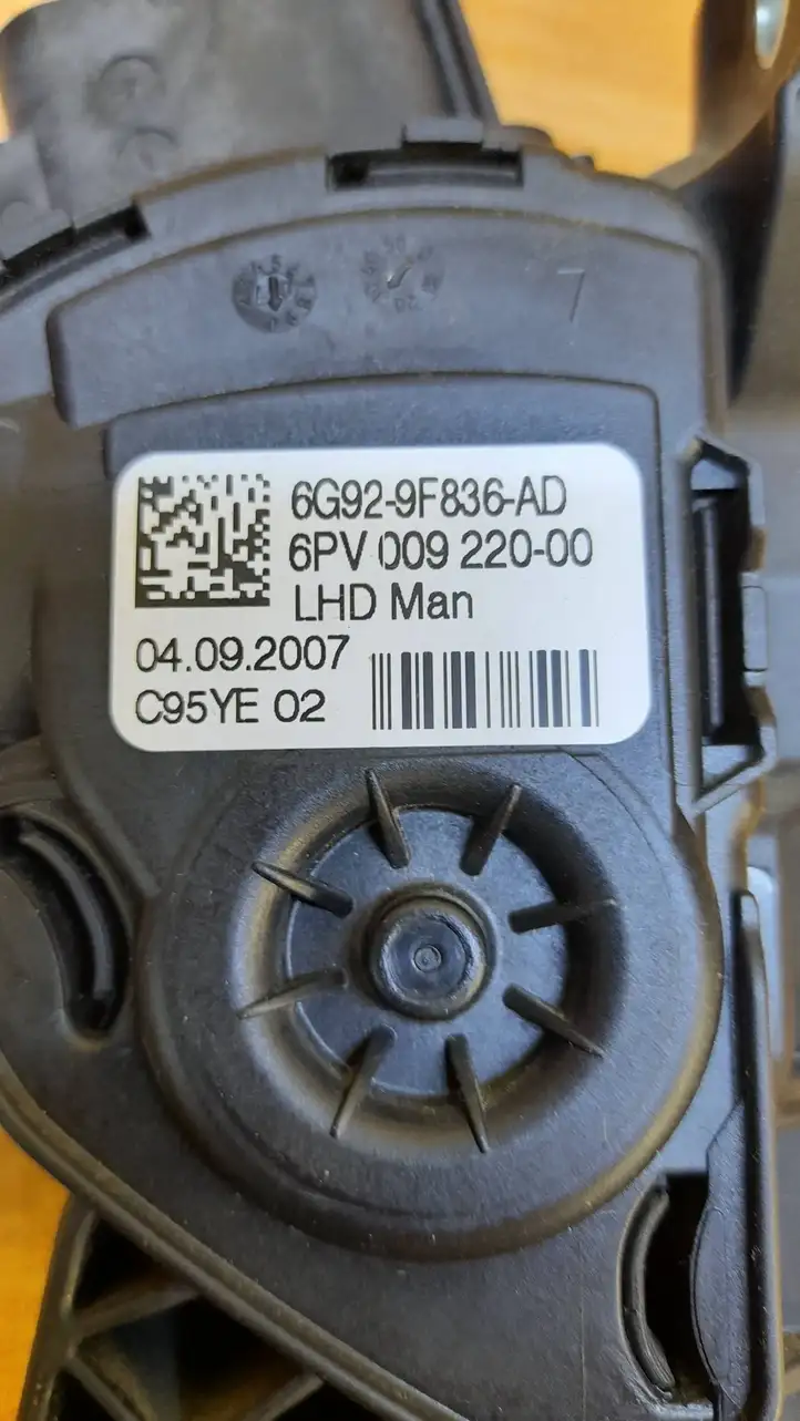 Volvo V70 (2007 - 2013) 6G929F836AD Педаль акселератора — фото 2