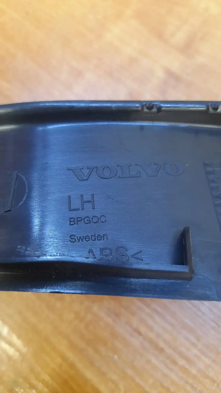 Volvo V70 (2007 - 2013) Нижняя обшивка стойки B — фото 2