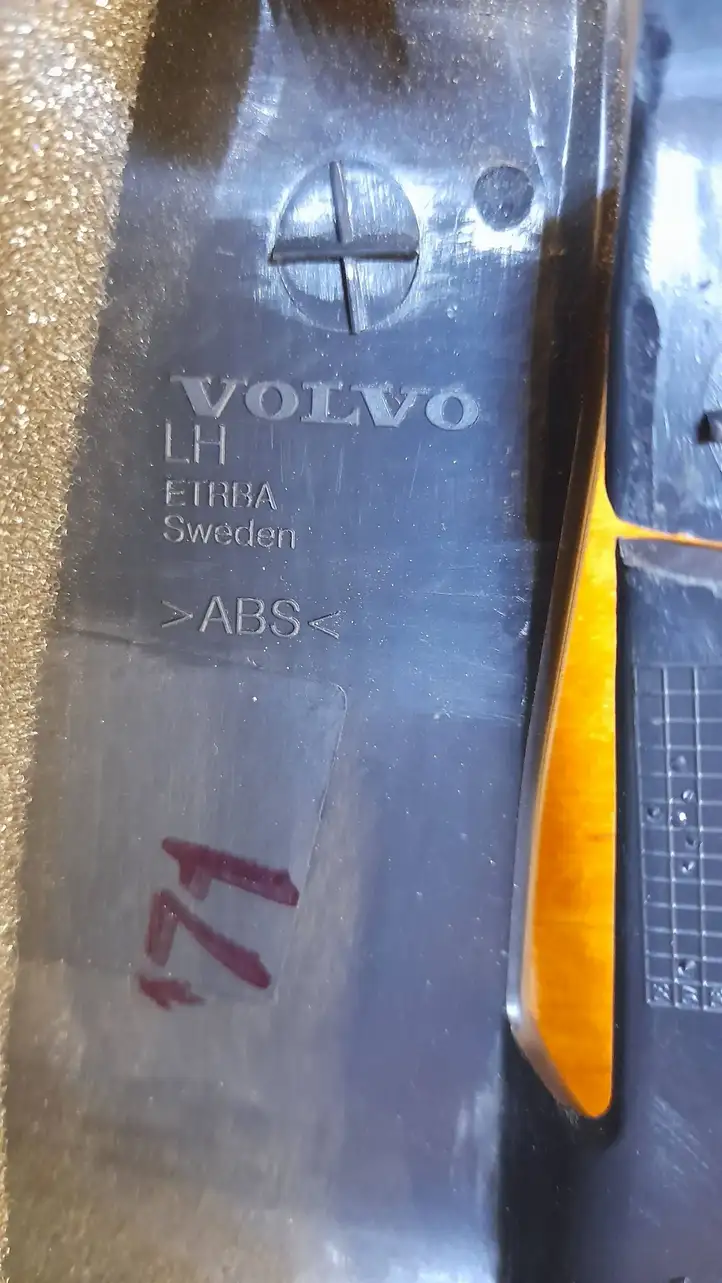 Volvo V70 (2007 - 2013) Верхняя обшивка стойки B — фото 2
