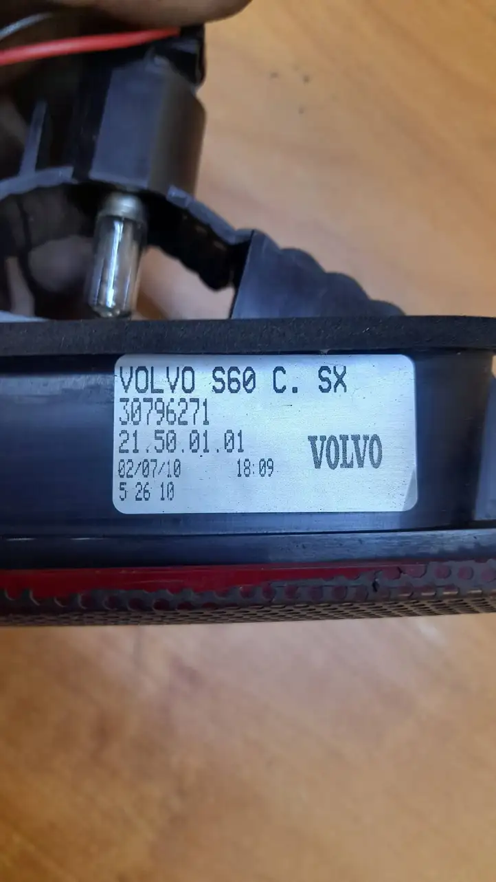 Volvo S60 (2010 - 2013) 30796271 Задний фонарь в крышке багажника — фото 2