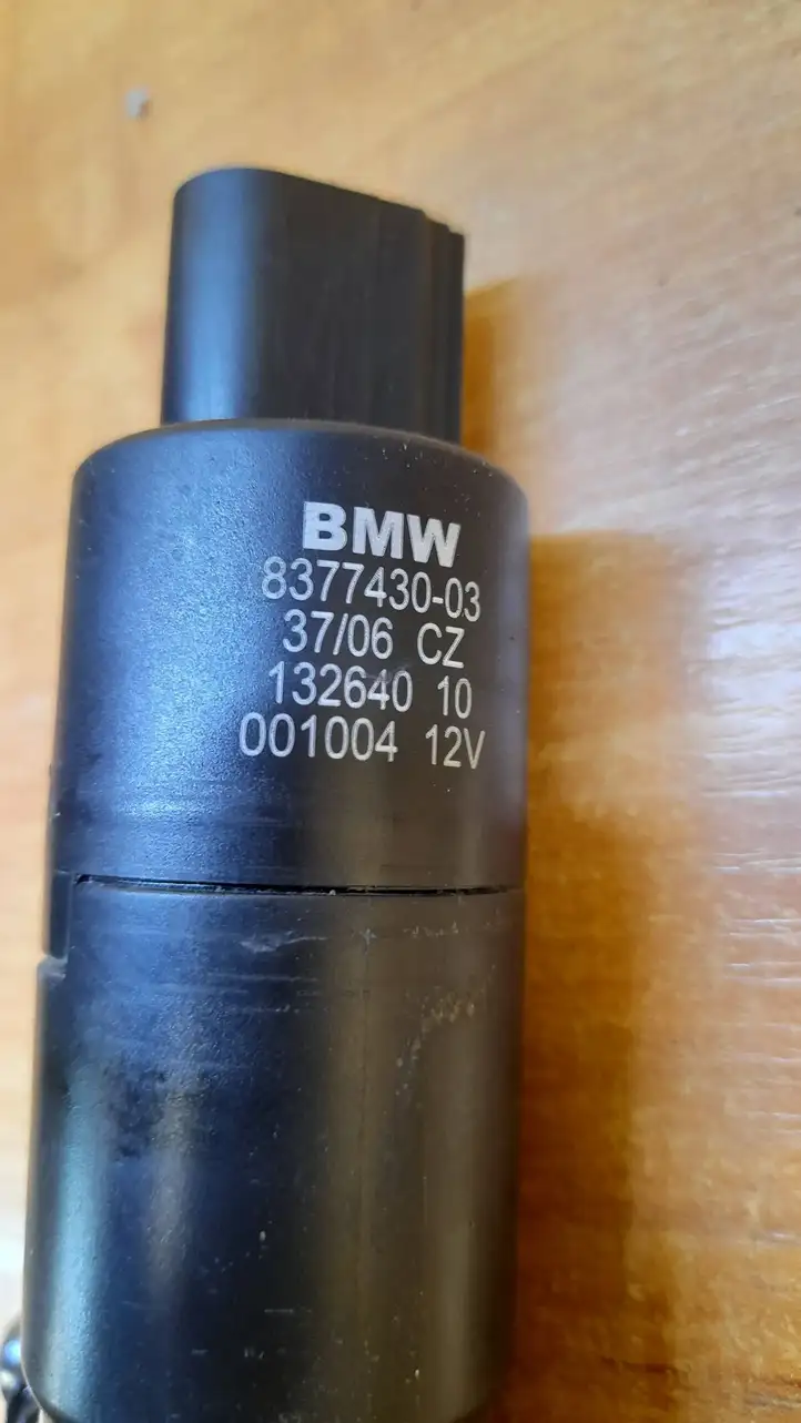 BMW 3 E90 E91 (2005 - 2012) 837743003 Насос омывателя фар — фото 2