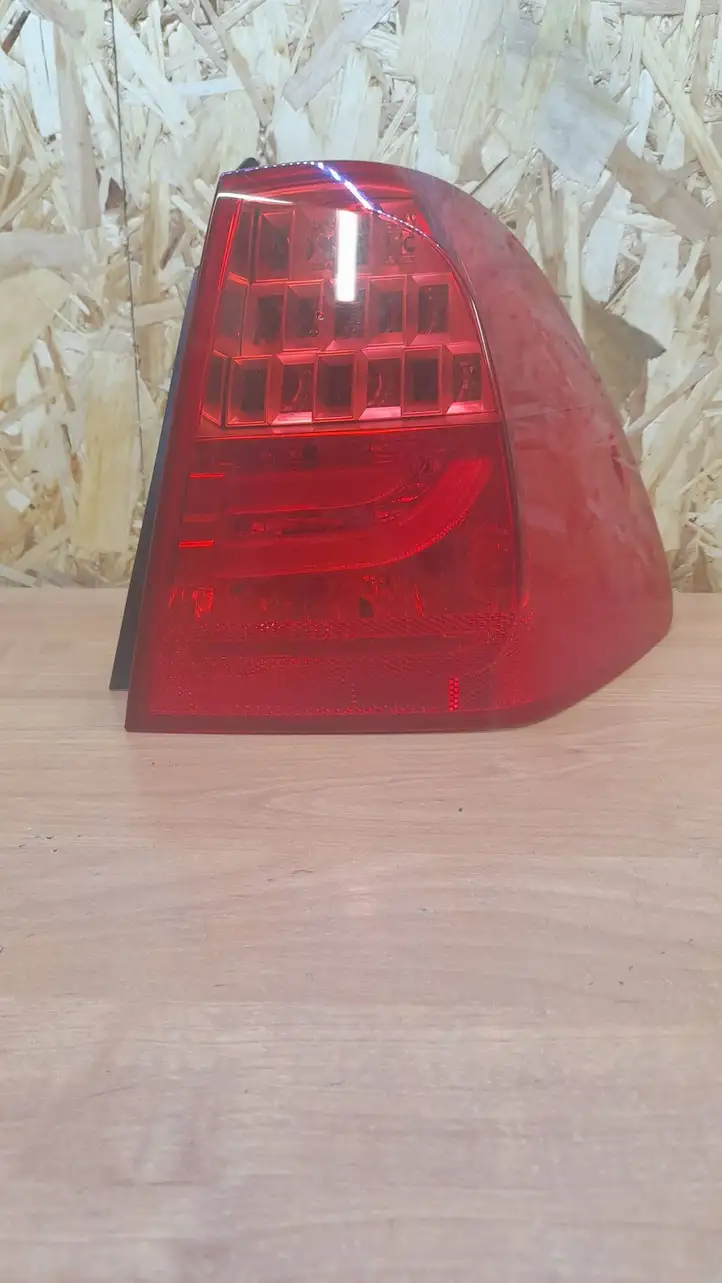 BMW 3 E90 E91 (2005 - 2012) 7289432 Задний фонарь в кузове — фото 1