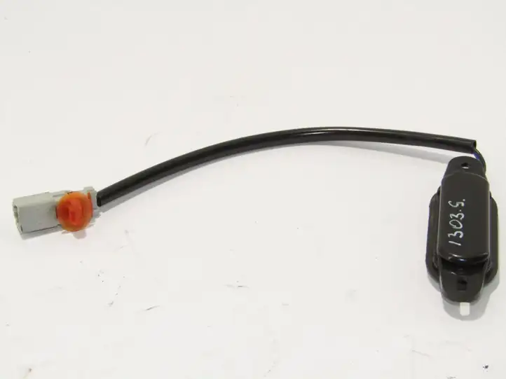 Honda CR-V (2009 - 2012) Кнопка закрытия крышки багажника — фото 2