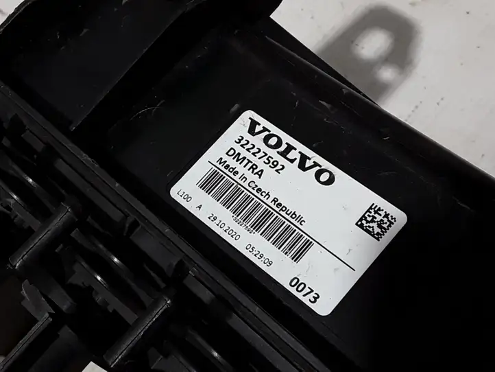 Volvo XC40 (2017 - ) 32227592 Дефлектор воздуха — фото 2