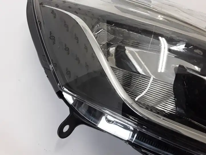 Renault Clio IV (2012 - 2019) Передняя фара — фото 3