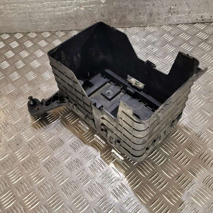 Volkswagen PASSAT B6 (2005 - 2010)  1K0915333C Ящик аккумулятора