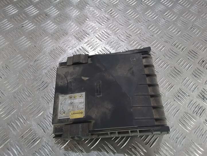 Volkswagen PASSAT B6 (2005 - 2010)  1K0937132F Крышка ящика предохранителей