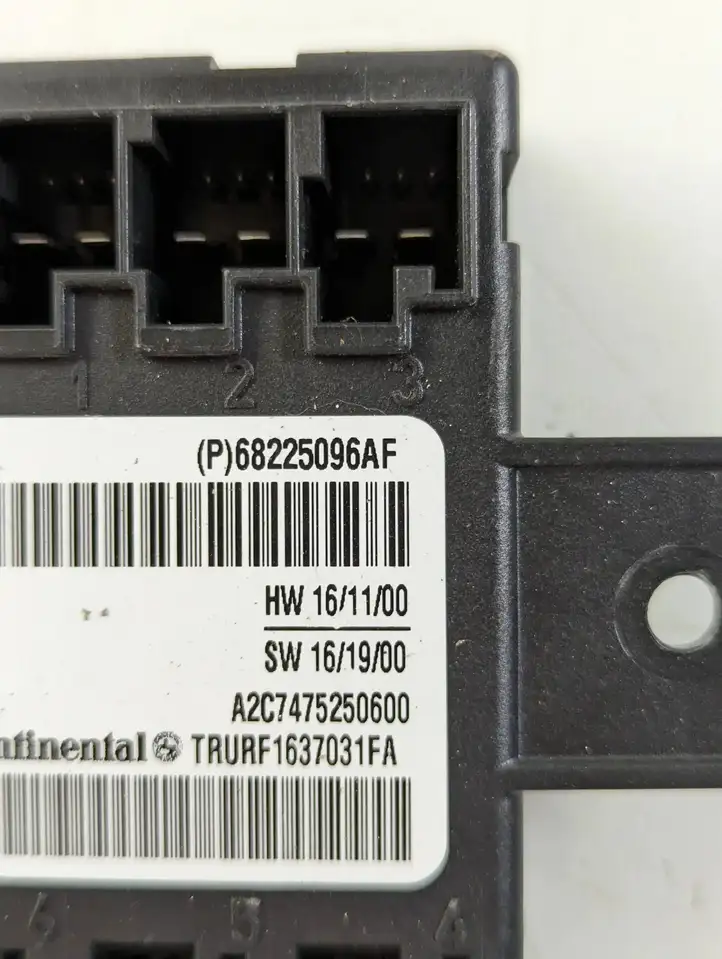 Chrysler Pacifica (2016 - ) 68225096AF Блок управления раздвижными дверями (ECU) — фото 3