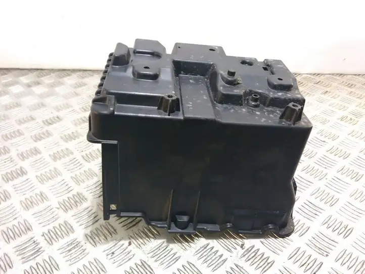 Ford Fiesta (2013 - 2017) C1BT10723AB Площадка аккумулятора — фото 2